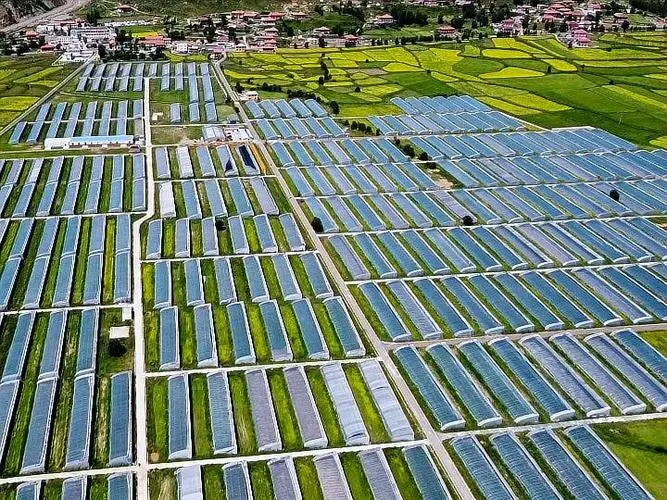 川西高原蔬果種植，如何破解寒冷挑戰(zhàn)？地?zé)峁┡尚陆猓?地大熱能